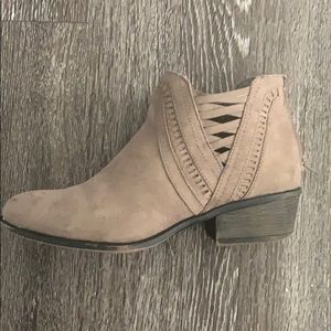 7.5 Gently Worn Taupe Booties